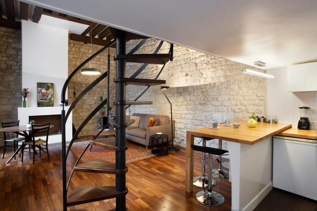 Saint Louis Charme Apartment Paris