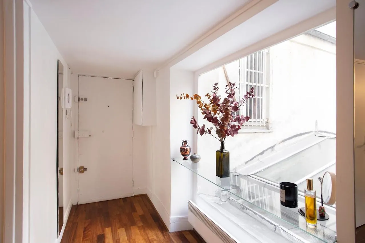 Saint Louis Charme Apartment Paris