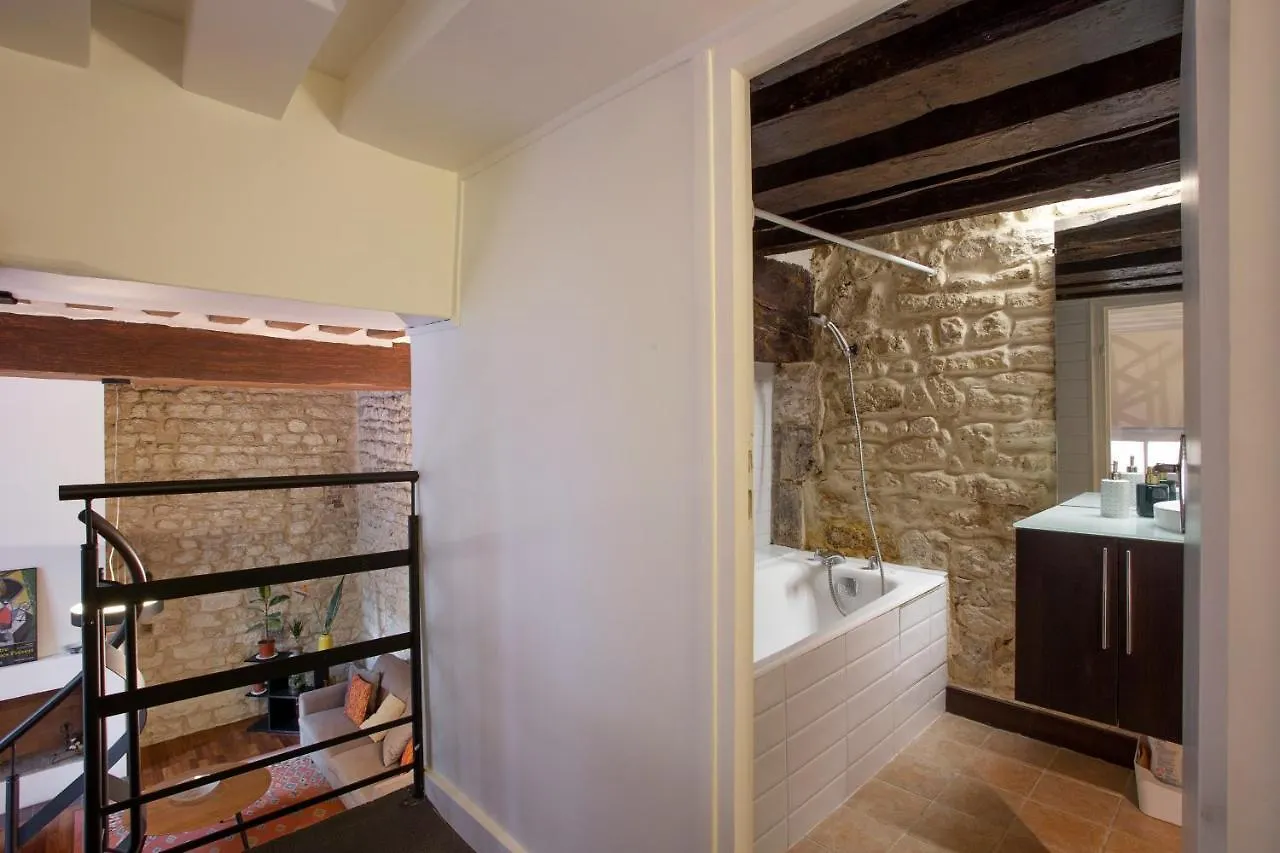 Saint Louis Charme Apartment Paris