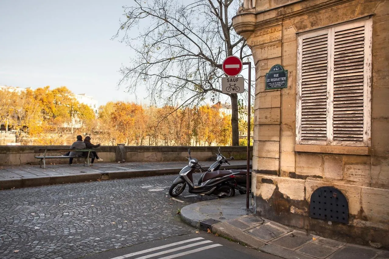 Saint Louis Charme Apartment Paris