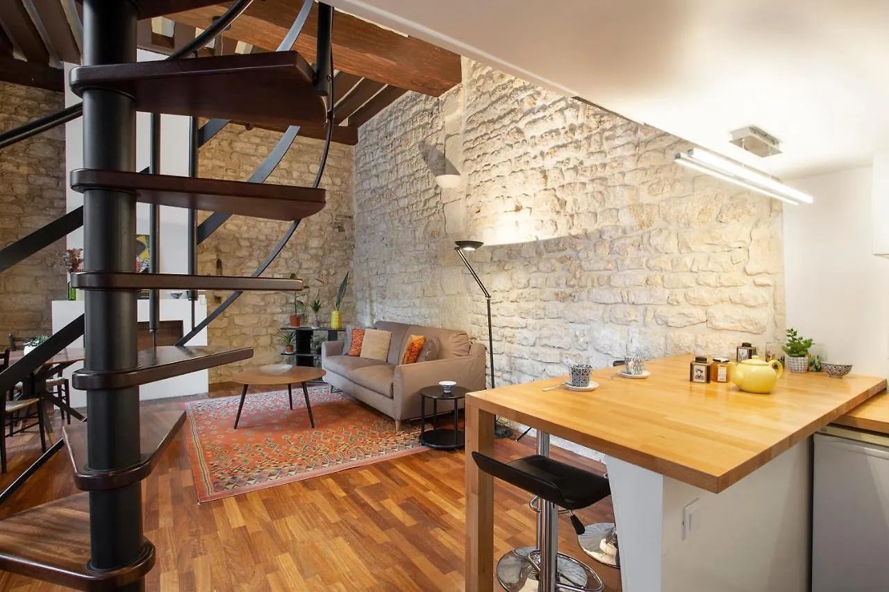 Saint Louis Charme Apartment Paris France